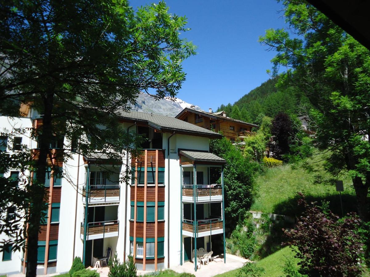 Hotel Quellenhof Лойкербад Екстериор снимка