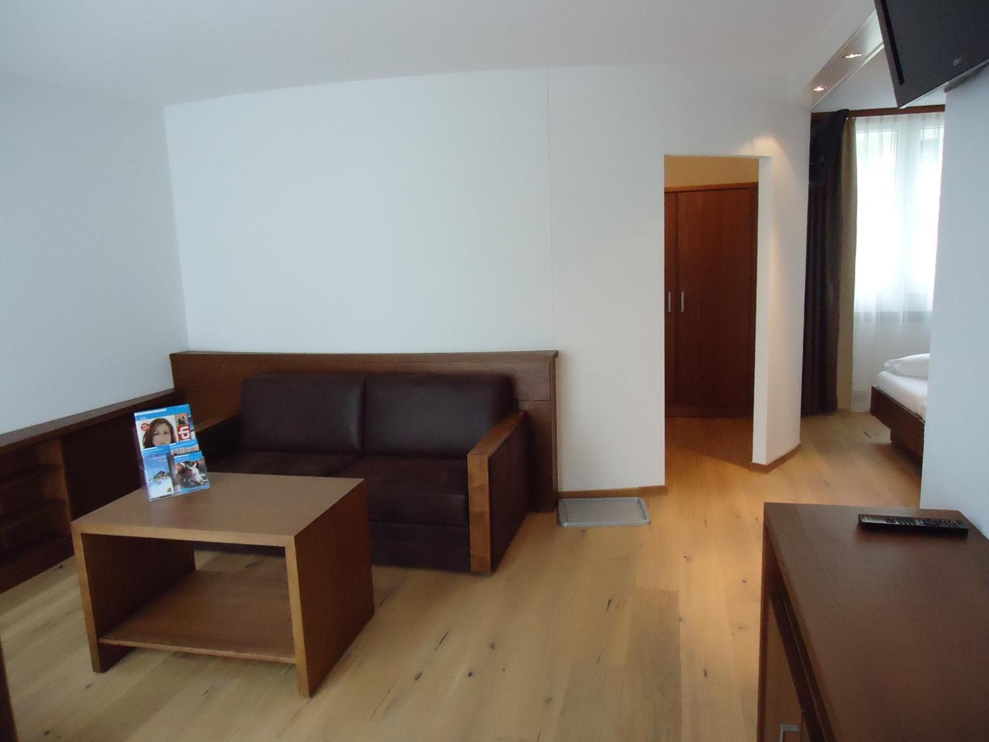 Hotel Quellenhof Лойкербад Екстериор снимка