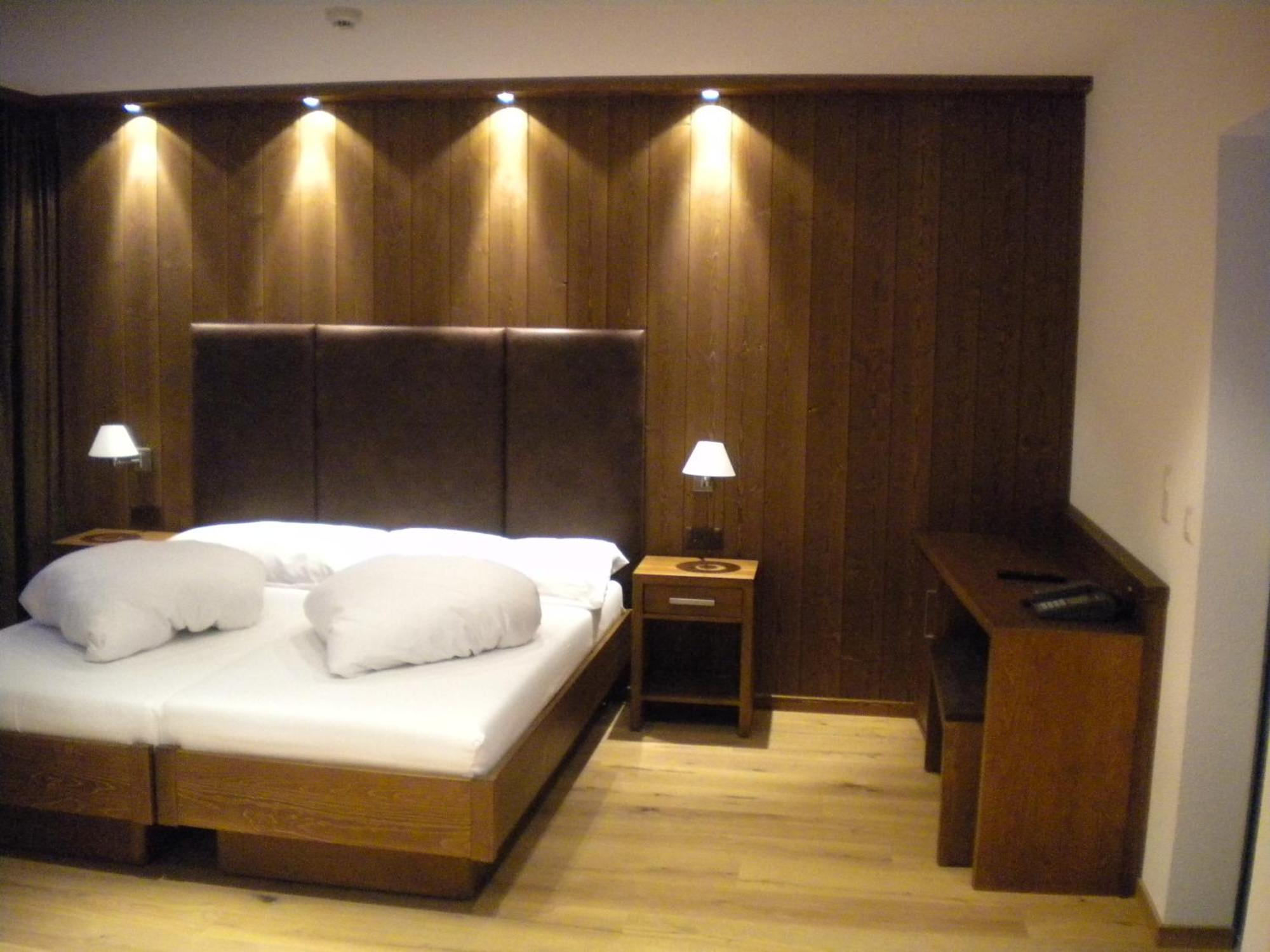 Hotel Quellenhof Лойкербад Екстериор снимка