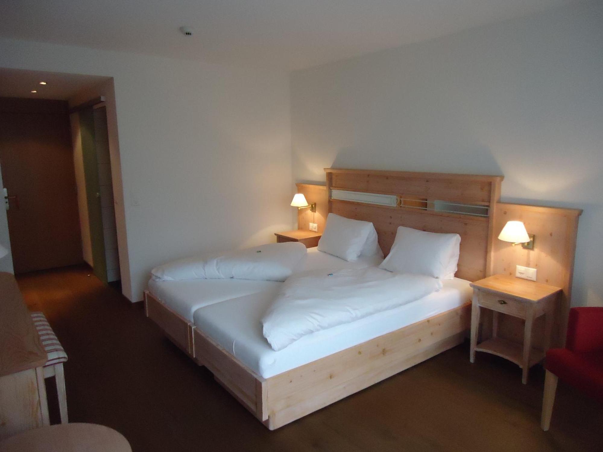 Hotel Quellenhof Лойкербад Екстериор снимка
