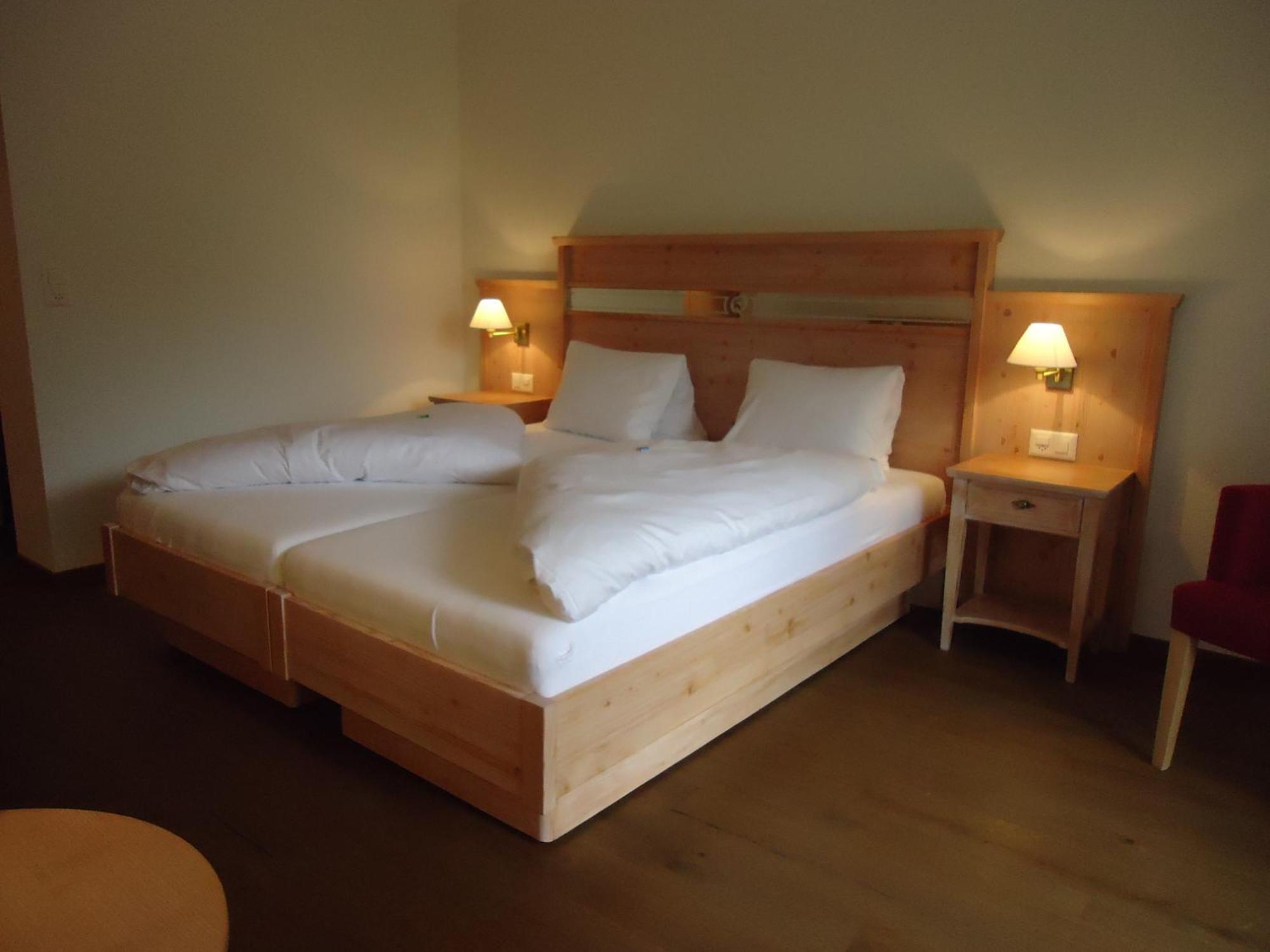 Hotel Quellenhof Лойкербад Екстериор снимка