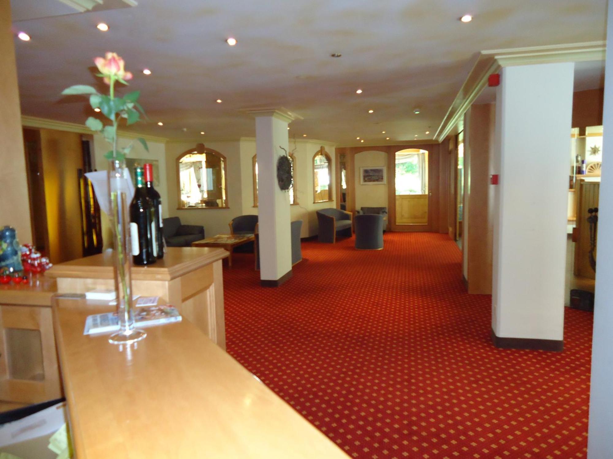 Hotel Quellenhof Лойкербад Екстериор снимка