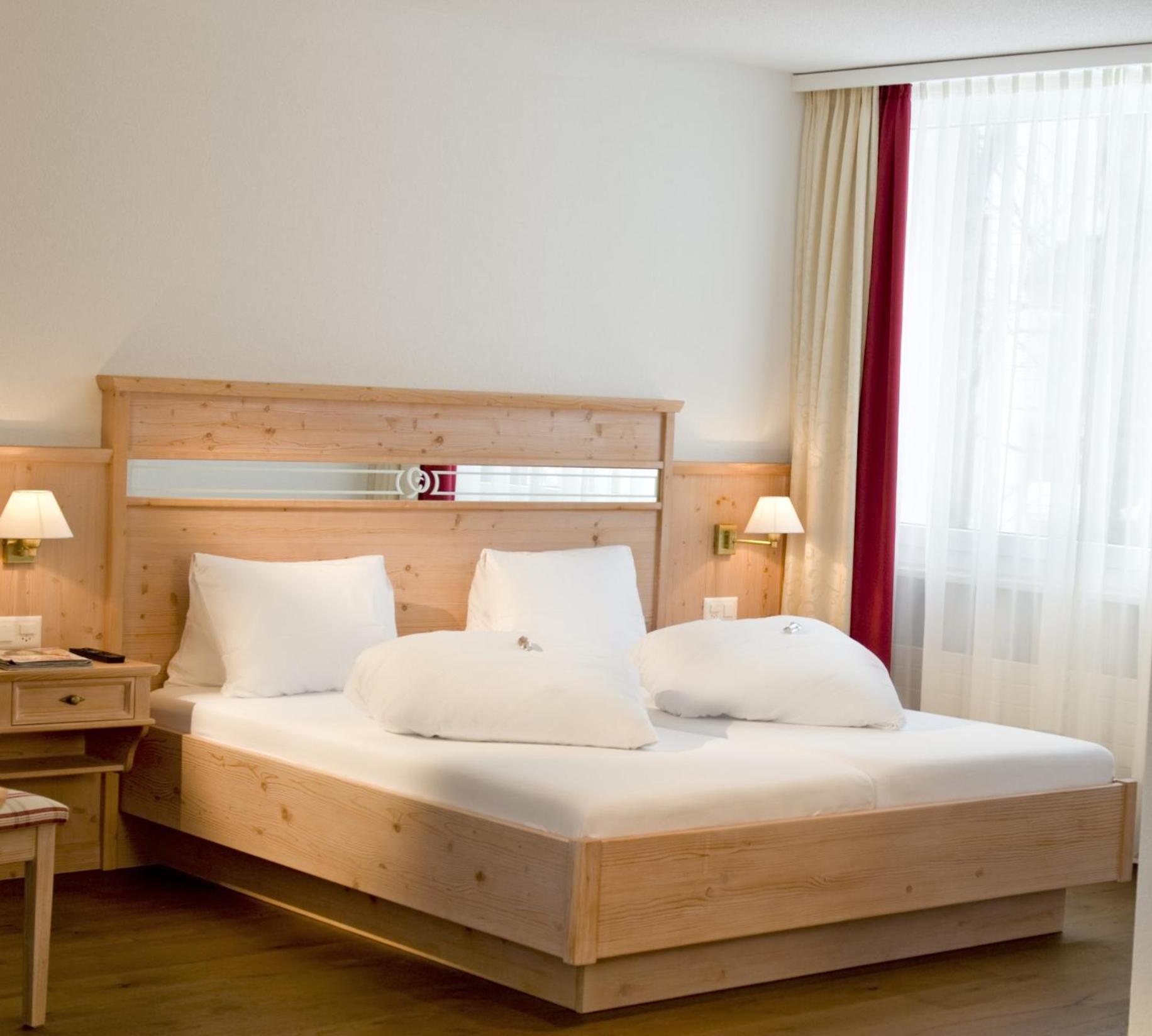 Hotel Quellenhof Лойкербад Екстериор снимка