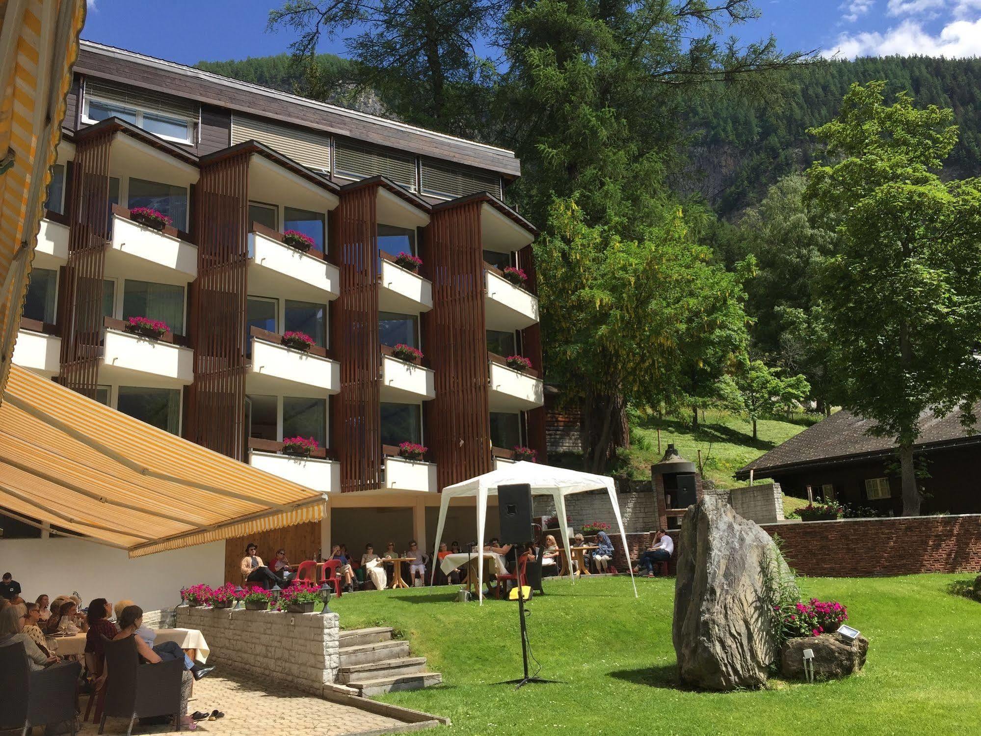Hotel Quellenhof Лойкербад Екстериор снимка