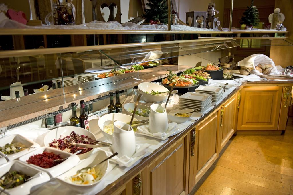 Hotel Quellenhof Лойкербад Екстериор снимка